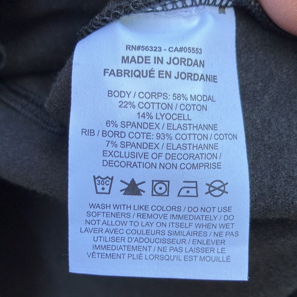 NWT sz 2X Nike Yoga black crop long sleeve v neck sweatshirt - Picture 6 of 6